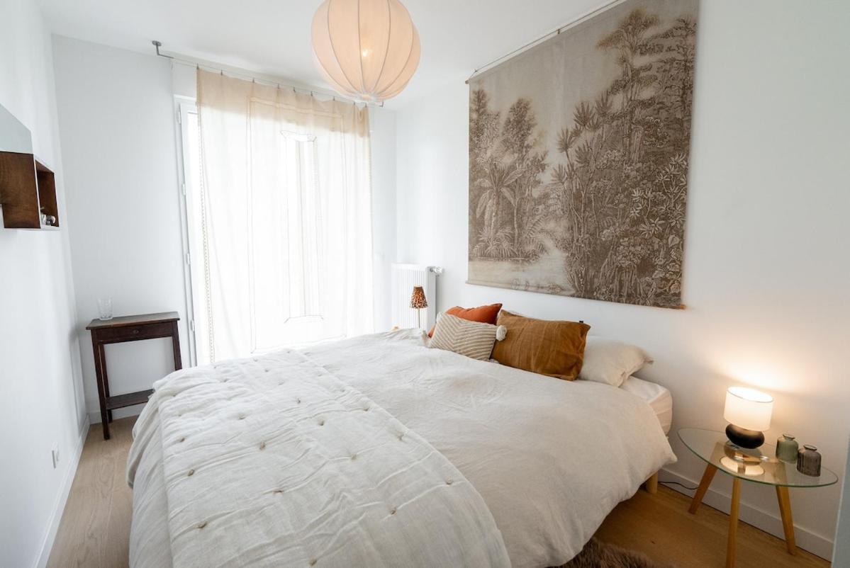 Spacious Bright Contemporary Appartement